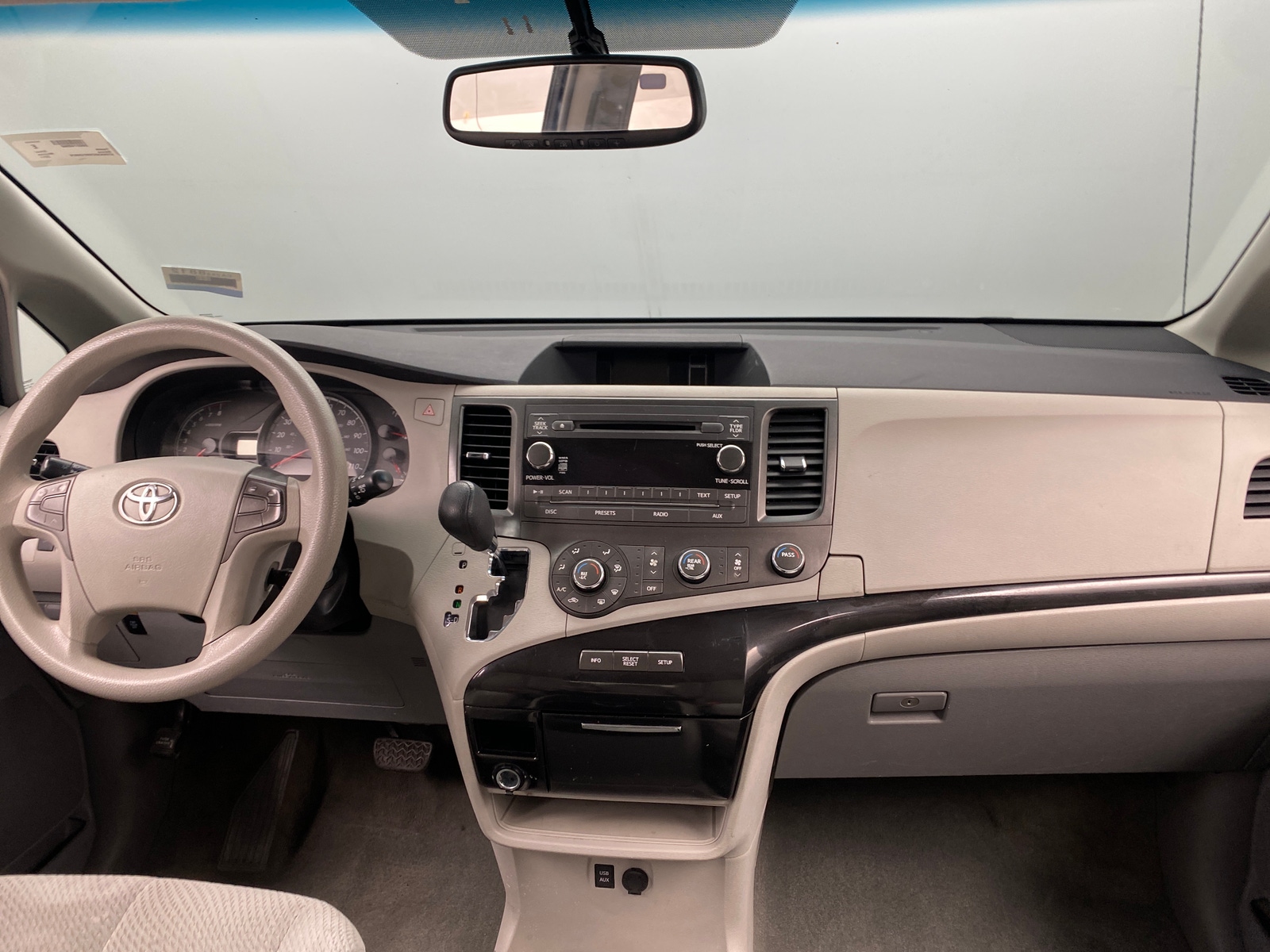 Thumbnail: 2011 Toyota Sienna - 3