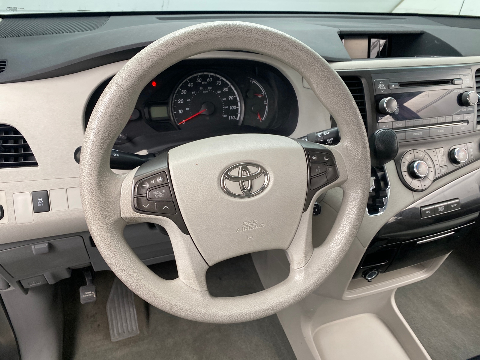 Thumbnail: 2011 Toyota Sienna - 5