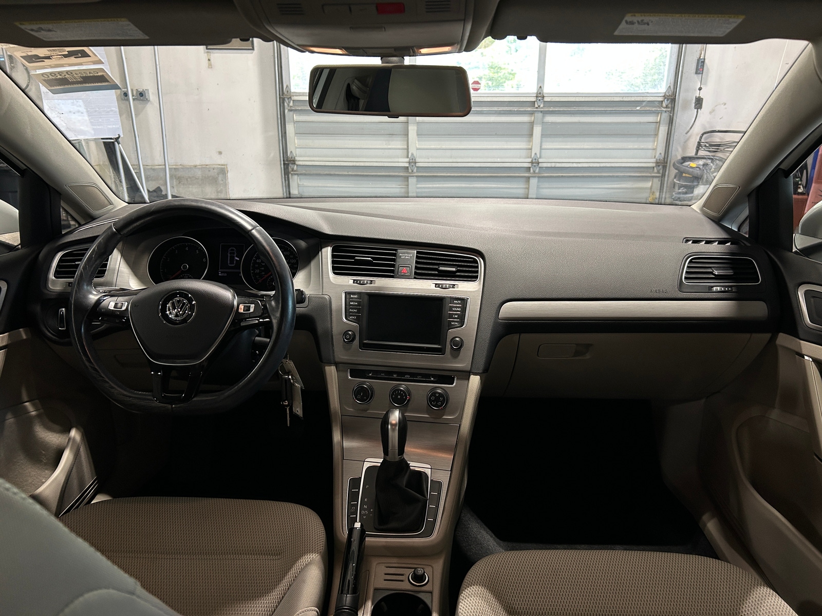Thumbnail: 2017 Volkswagen e-Golf - 3