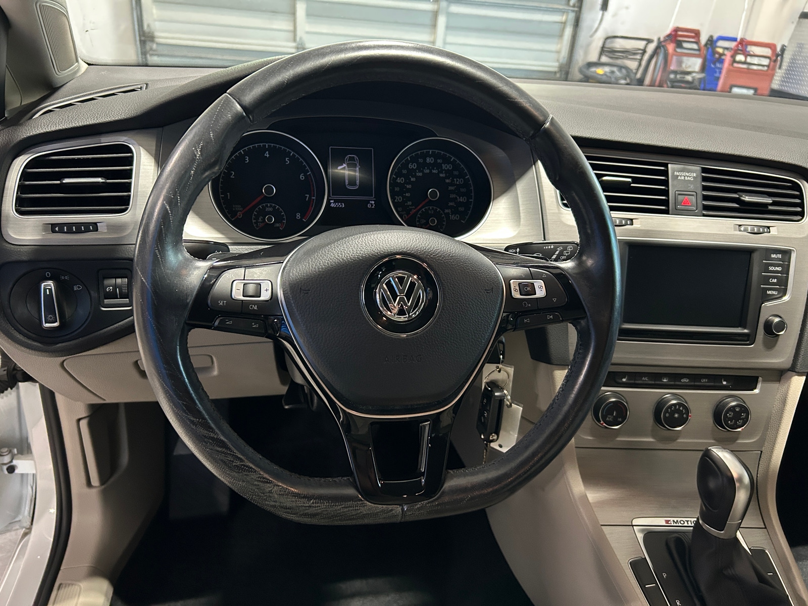 Thumbnail: 2017 Volkswagen e-Golf - 5