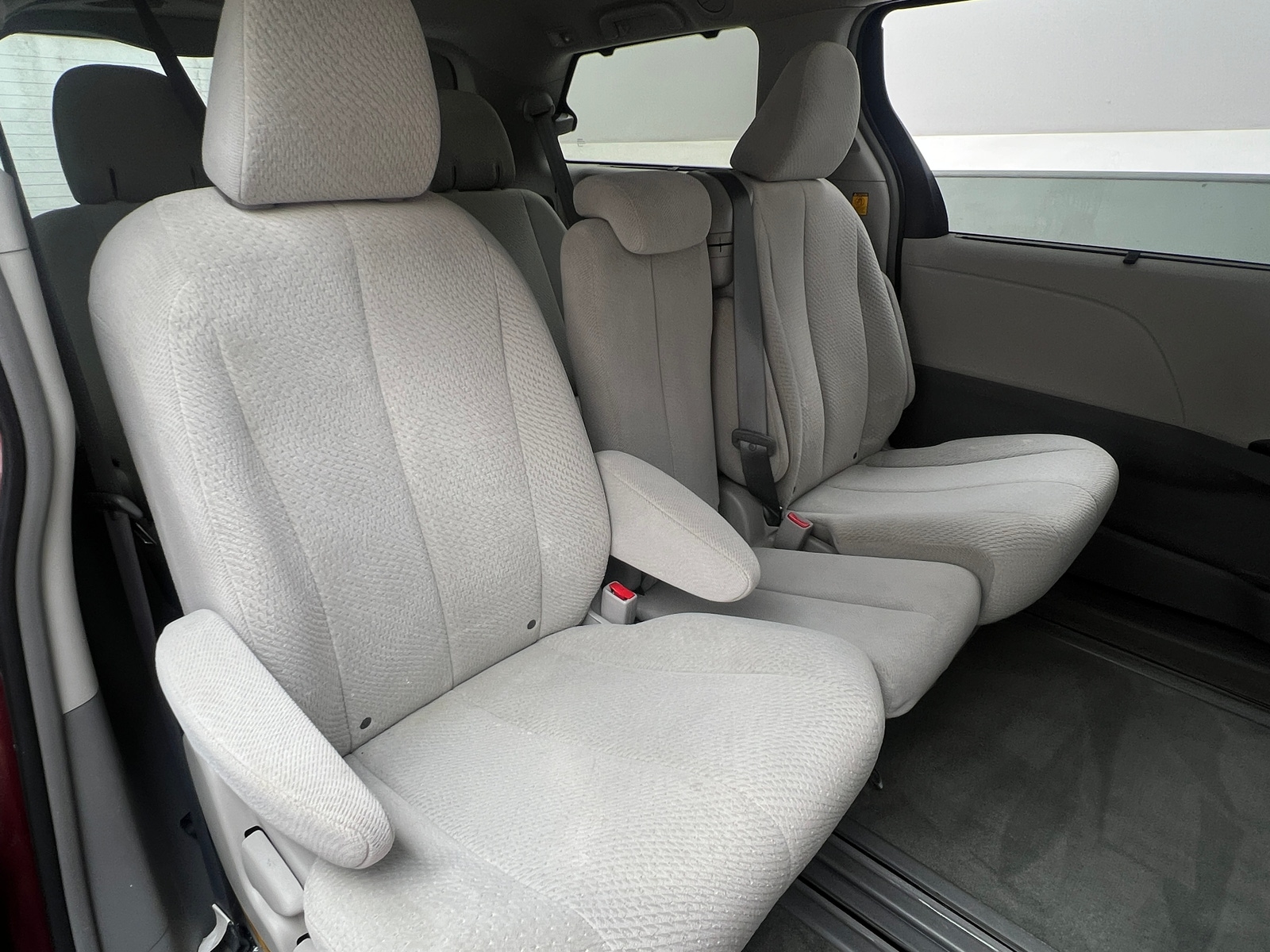 Thumbnail: 2012 Toyota Sienna - 6