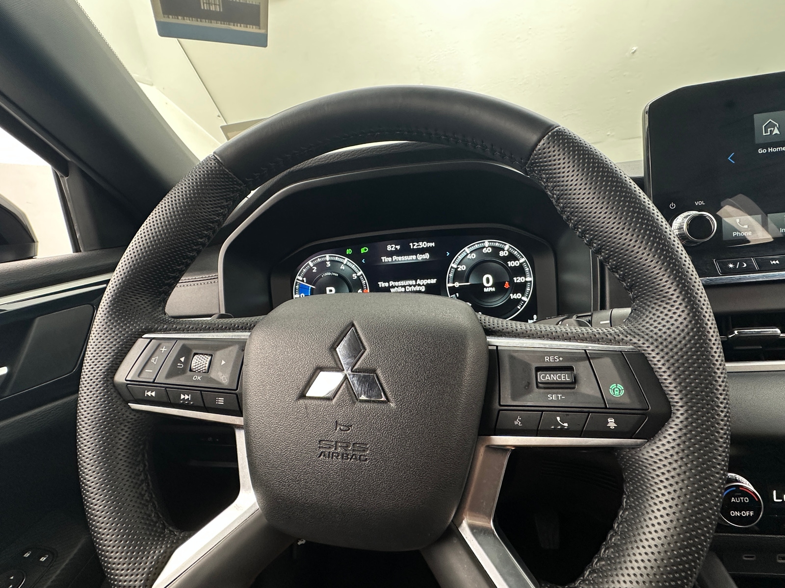 Thumbnail: 2023 Mitsubishi Outlander - 4