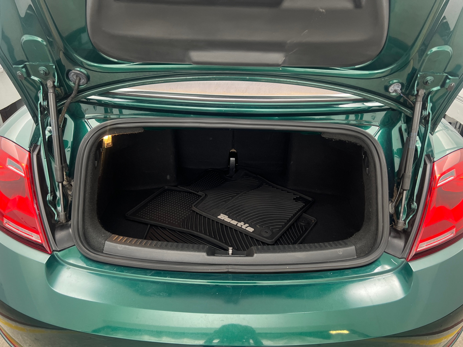 Thumbnail: 2017 Volkswagen Beetle - 6