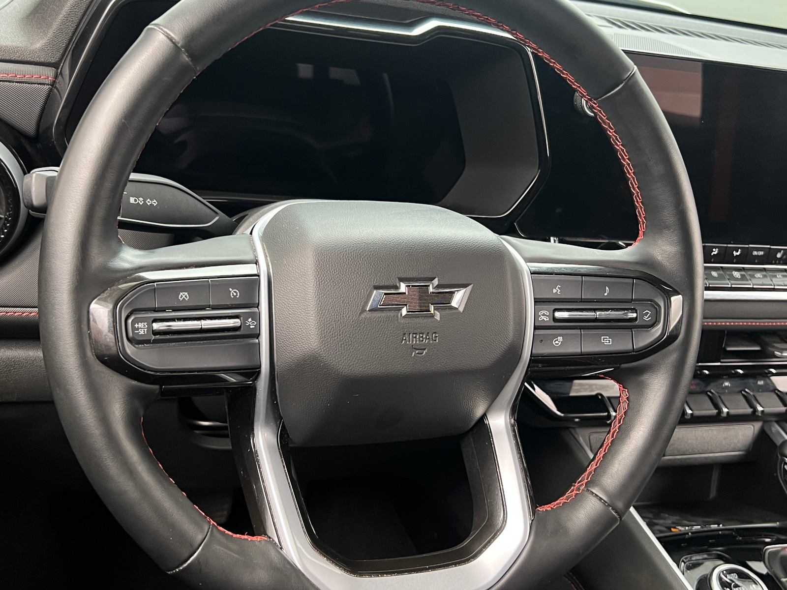Thumbnail: 2023 Chevrolet Colorado - 4