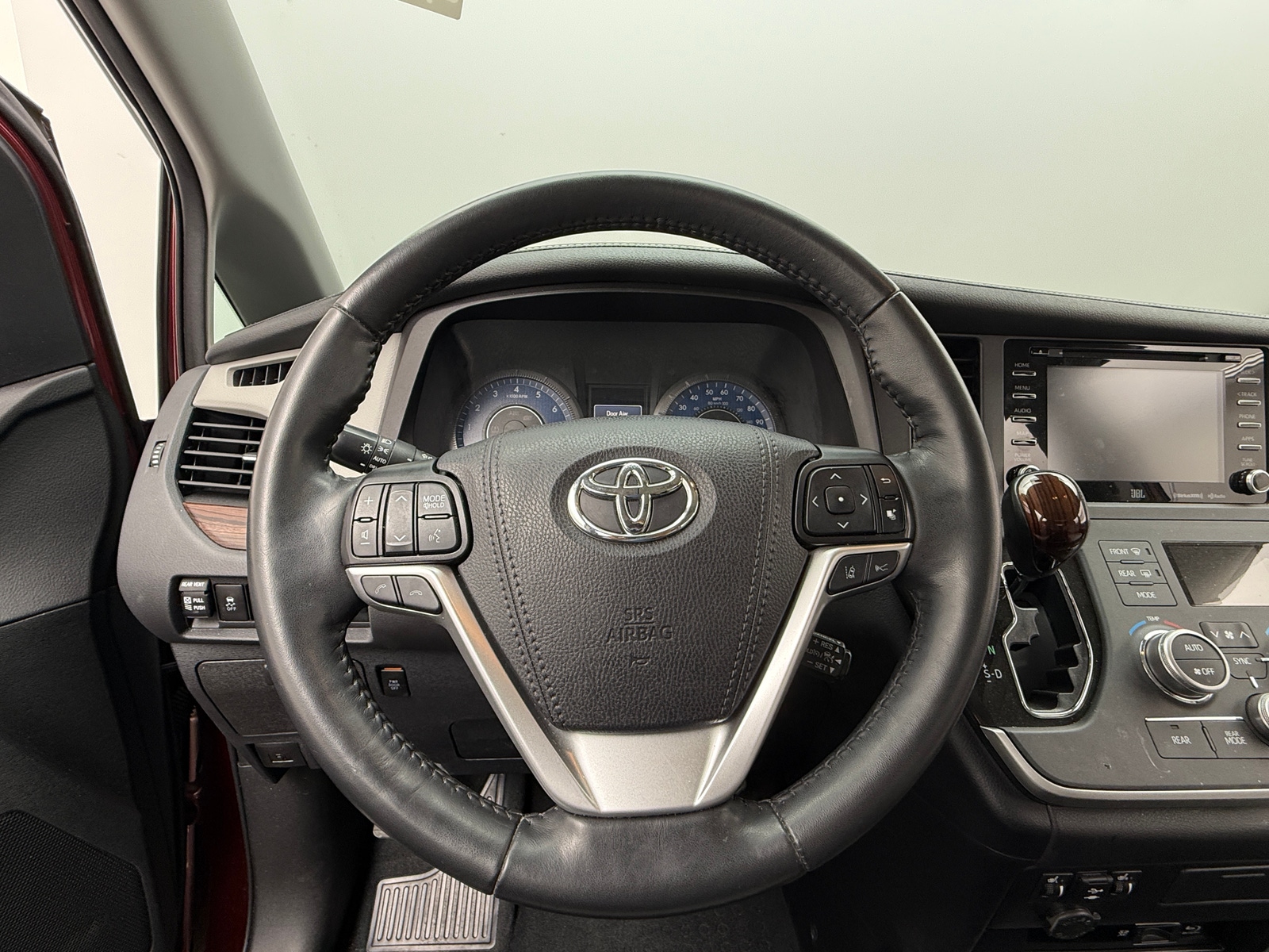 Thumbnail: 2020 Toyota Sienna - 4
