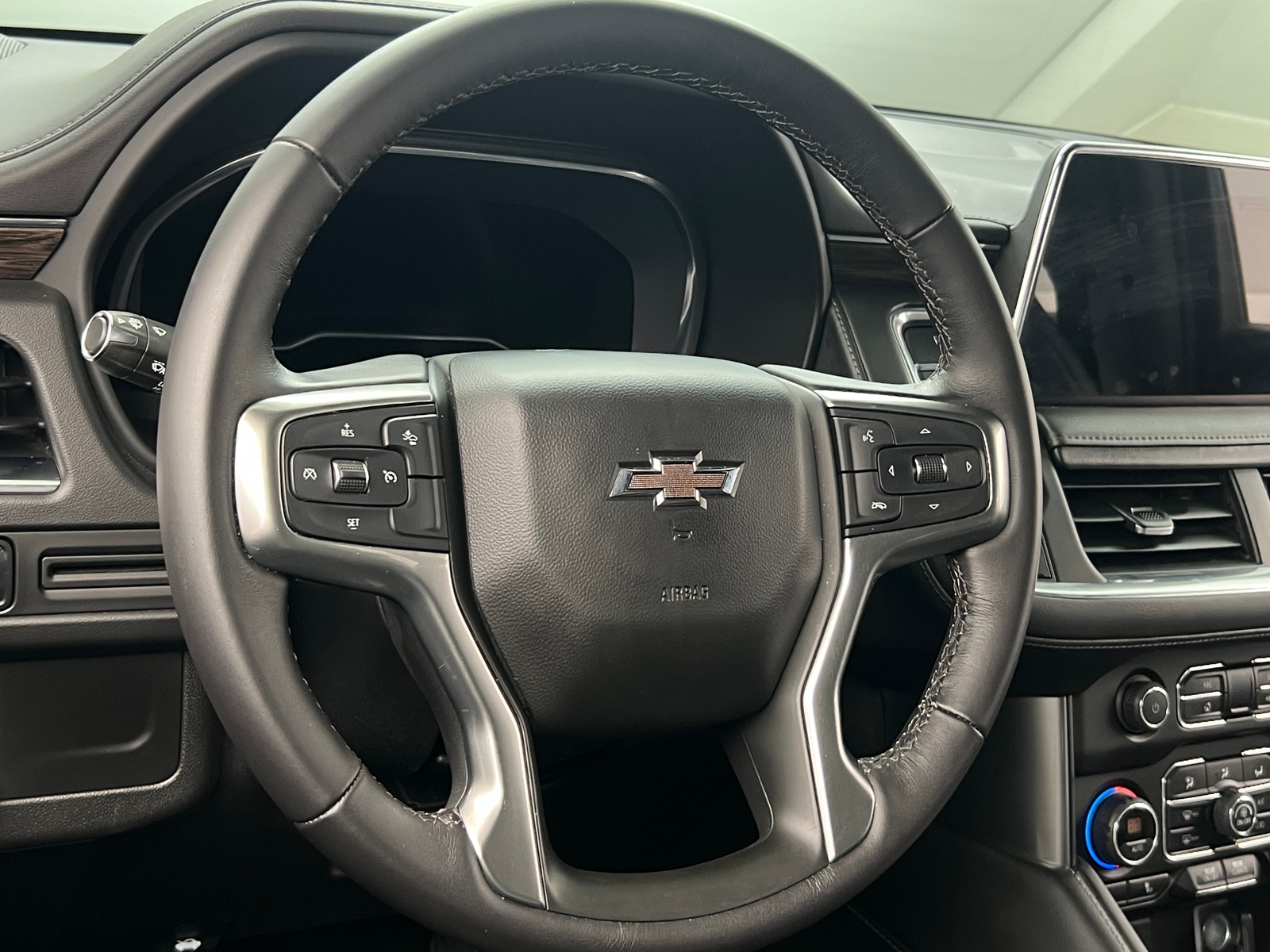 Thumbnail: 2022 Chevrolet Tahoe - 4