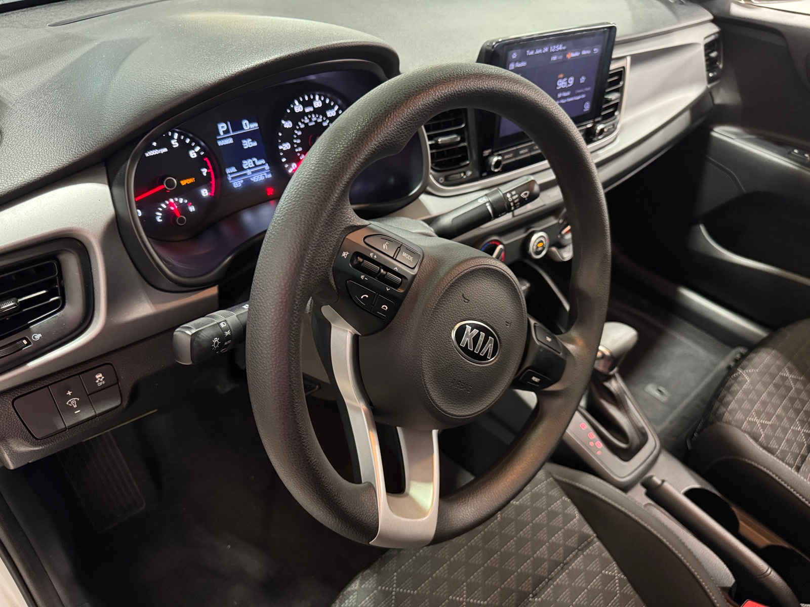 Thumbnail: 2021 Kia Rio - 3