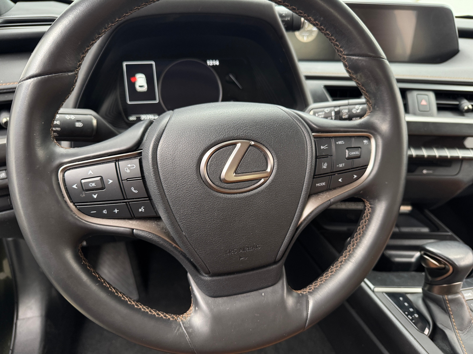 Thumbnail: 2021 Lexus UX - 4