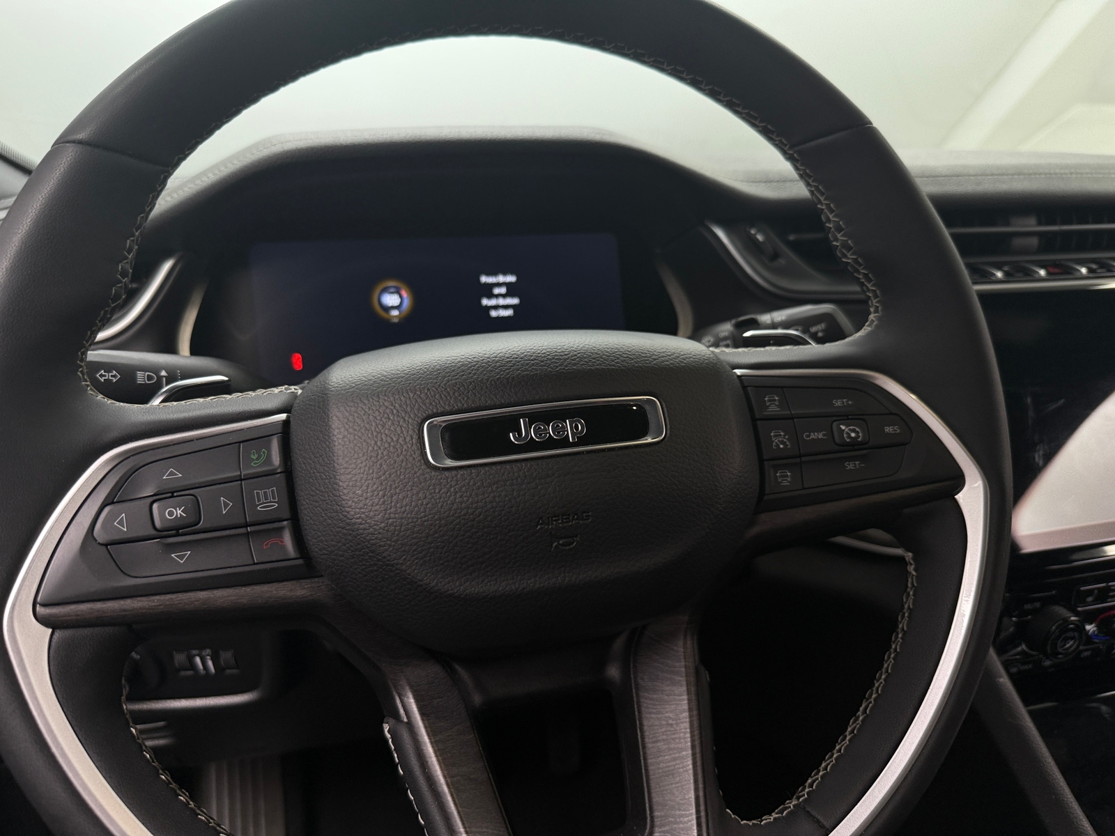 Thumbnail: 2024 Jeep Grand Cherokee L - 4