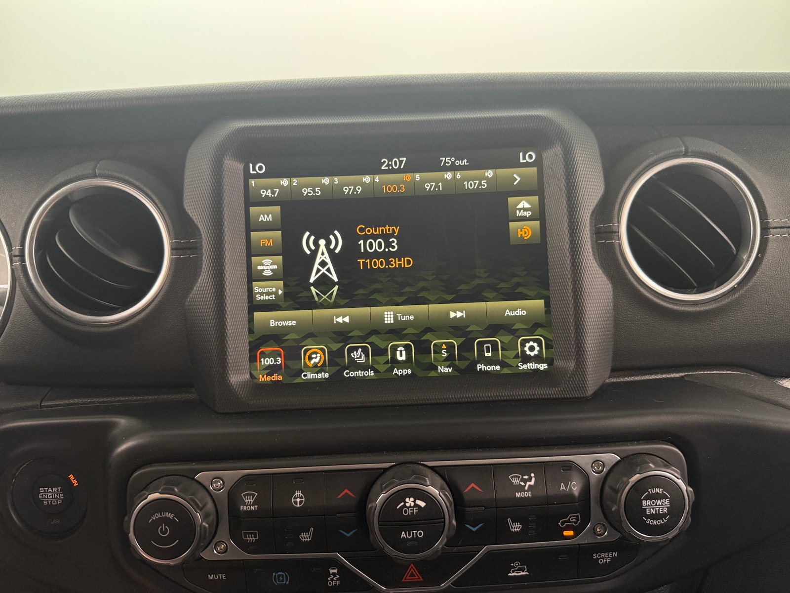 Thumbnail: 2022 Jeep Wrangler - 3