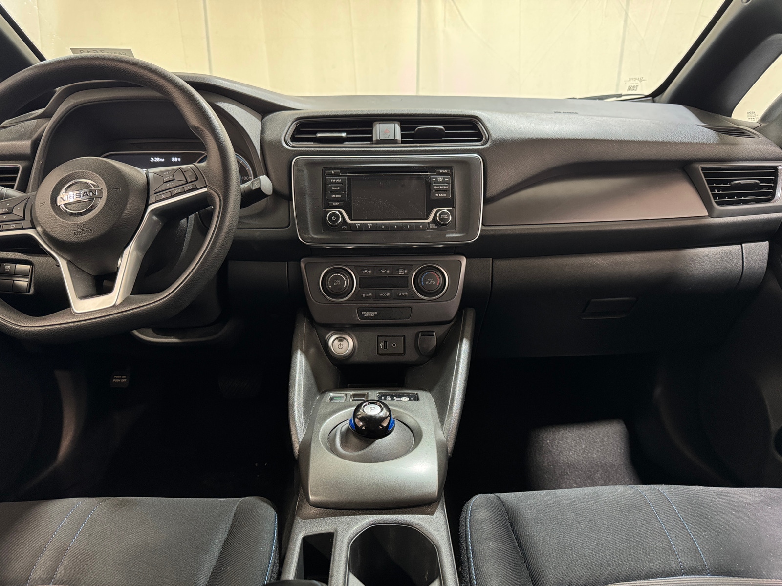 Thumbnail: 2018 Nissan Leaf - 3