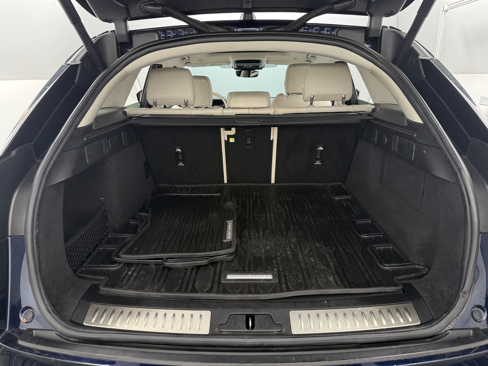 Thumbnail: 2022 Land Rover Range Rover Velar - 6