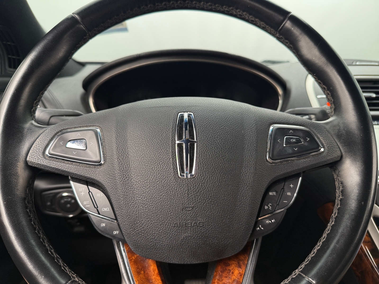 Thumbnail: 2017 Lincoln MKX - 4
