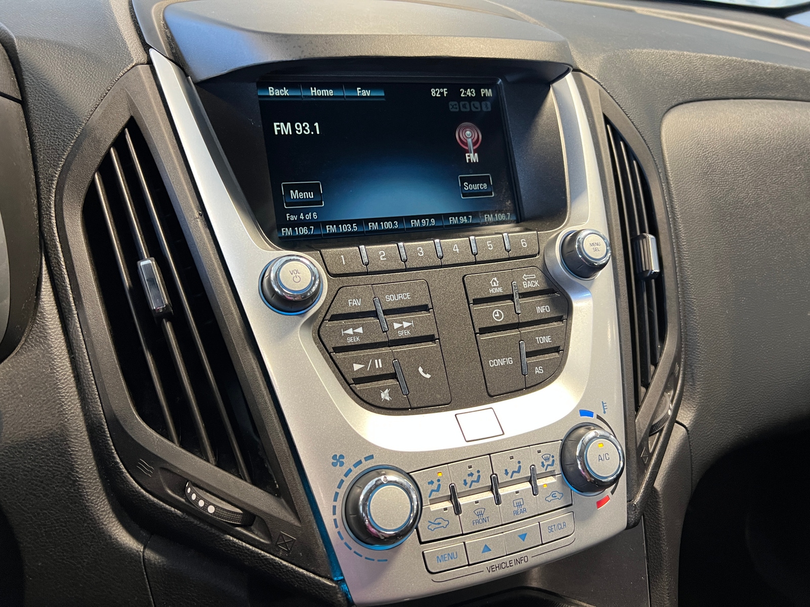 Thumbnail: 2017 Chevrolet Equinox - 4