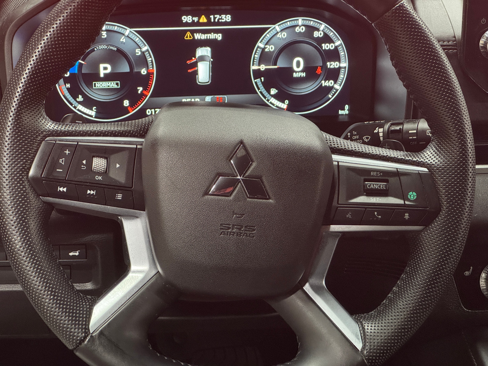 Thumbnail: 2023 Mitsubishi Outlander - 4