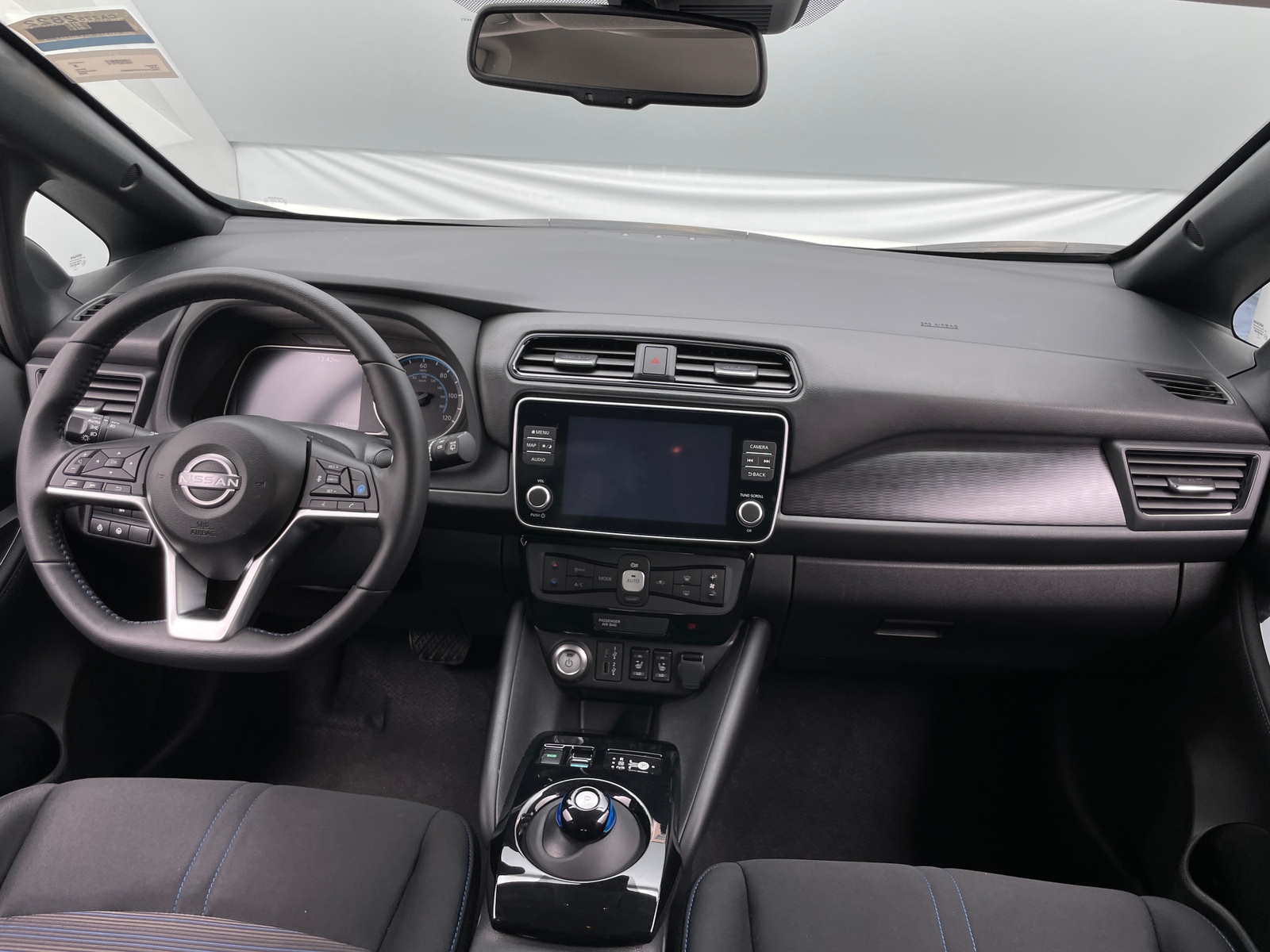 Thumbnail: 2025 Nissan Leaf - 3