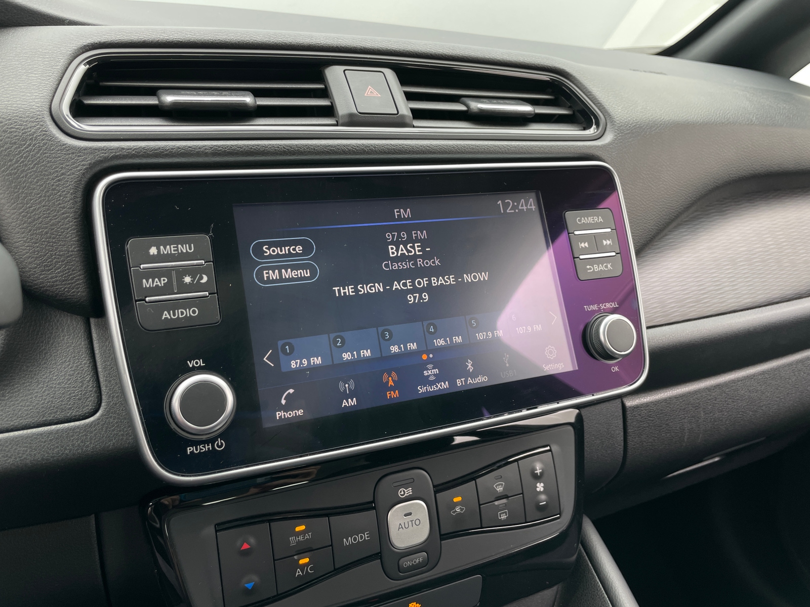Thumbnail: 2025 Nissan Leaf - 4