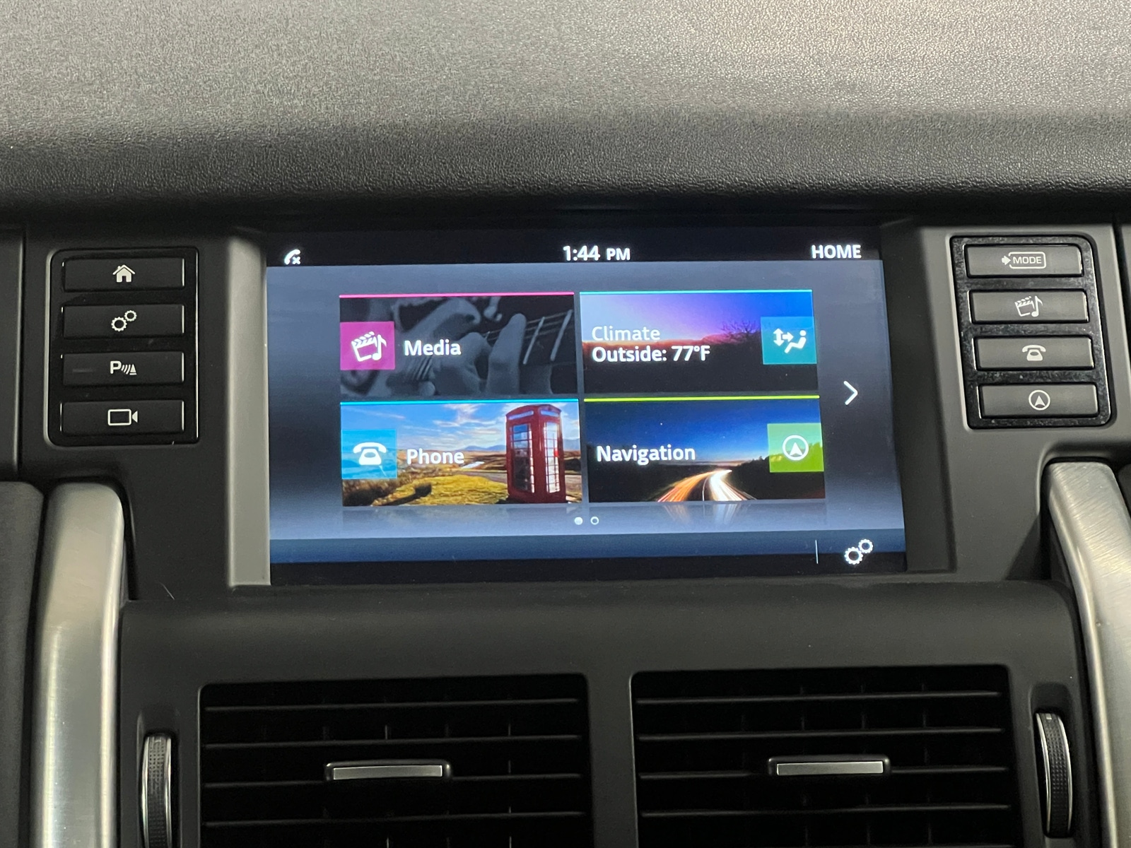 Thumbnail: 2018 Land Rover Discovery Sport - 3
