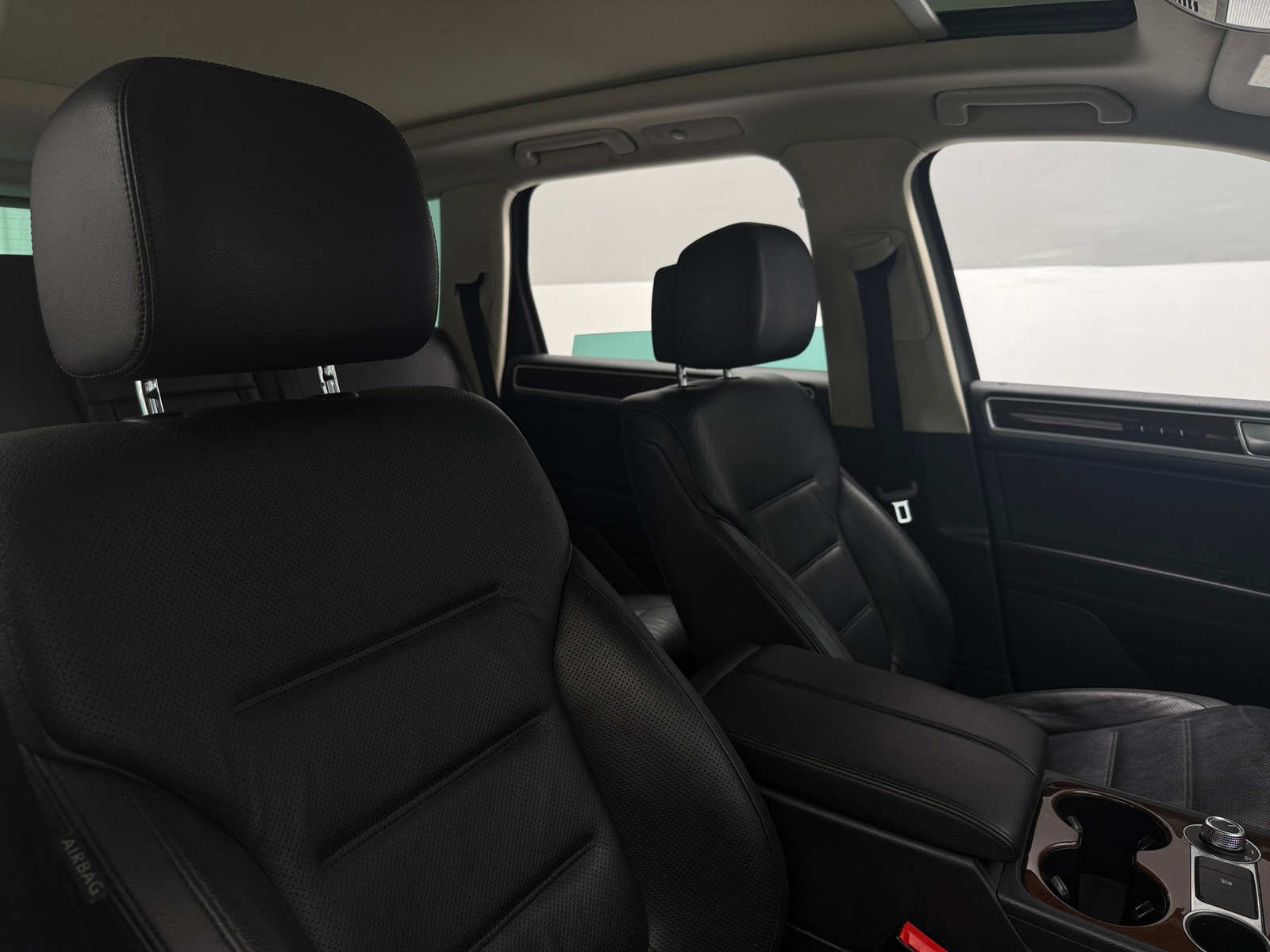 Thumbnail: 2016 Volkswagen Touareg - 2