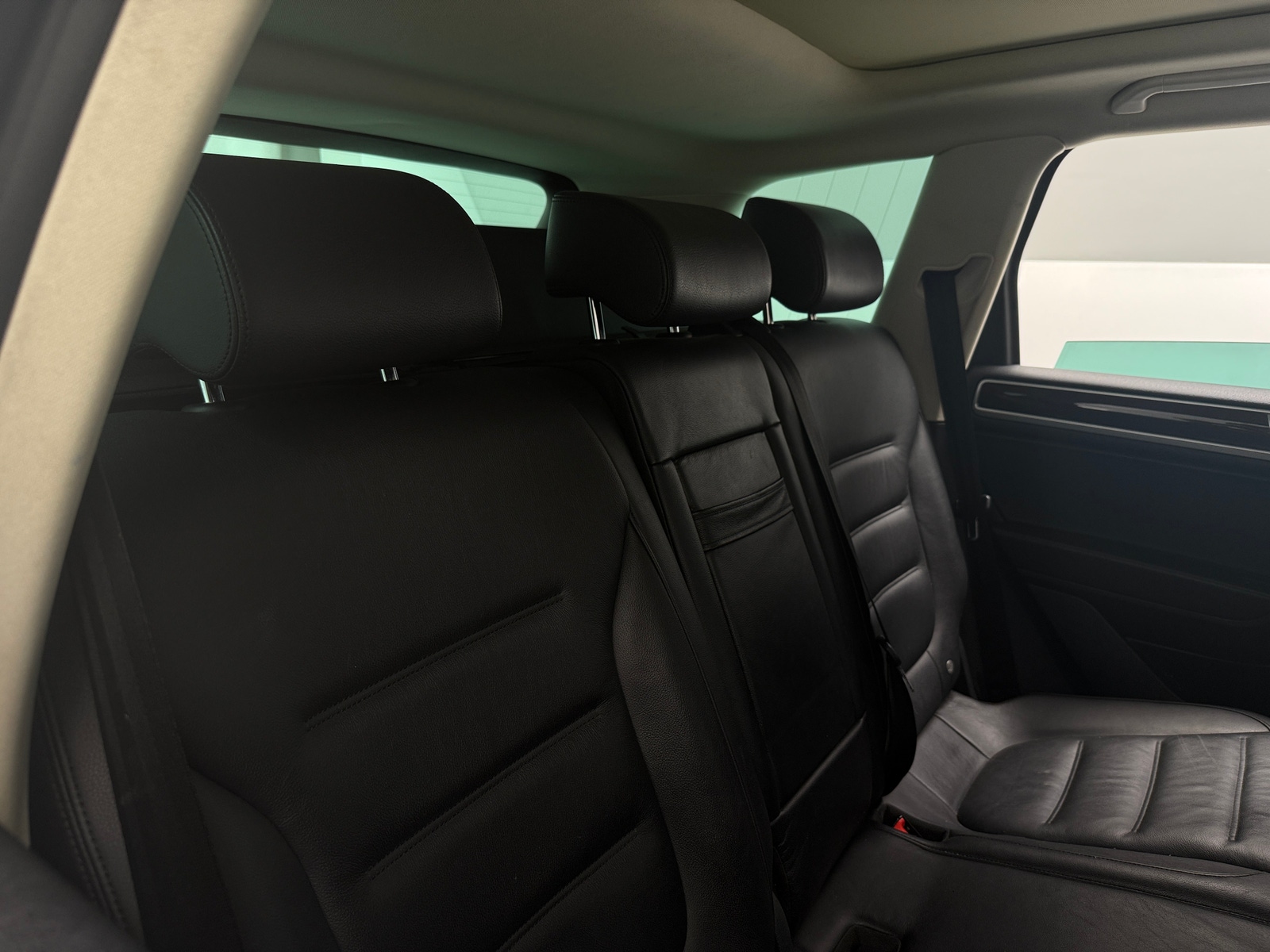 Thumbnail: 2016 Volkswagen Touareg - 6