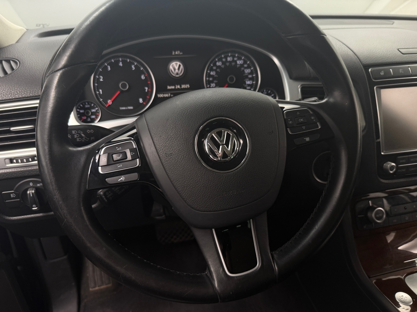 Thumbnail: 2016 Volkswagen Touareg - 5