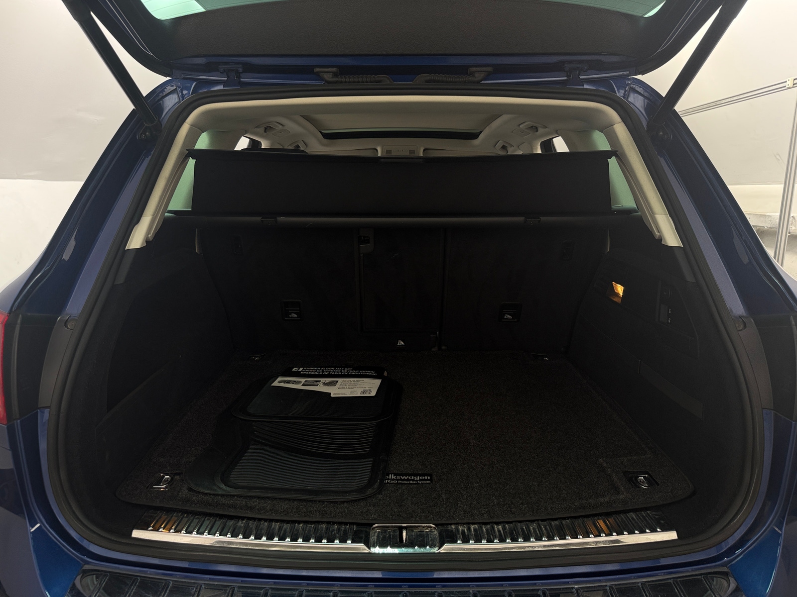 Thumbnail: 2016 Volkswagen Touareg - 7