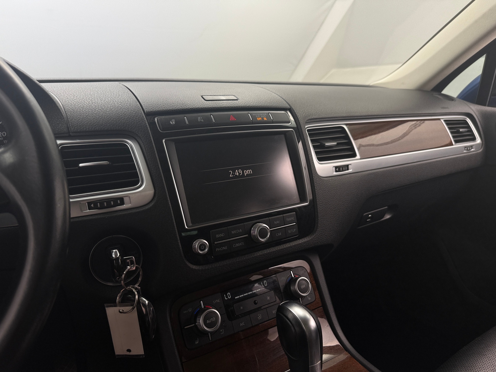 Thumbnail: 2016 Volkswagen Touareg - 4