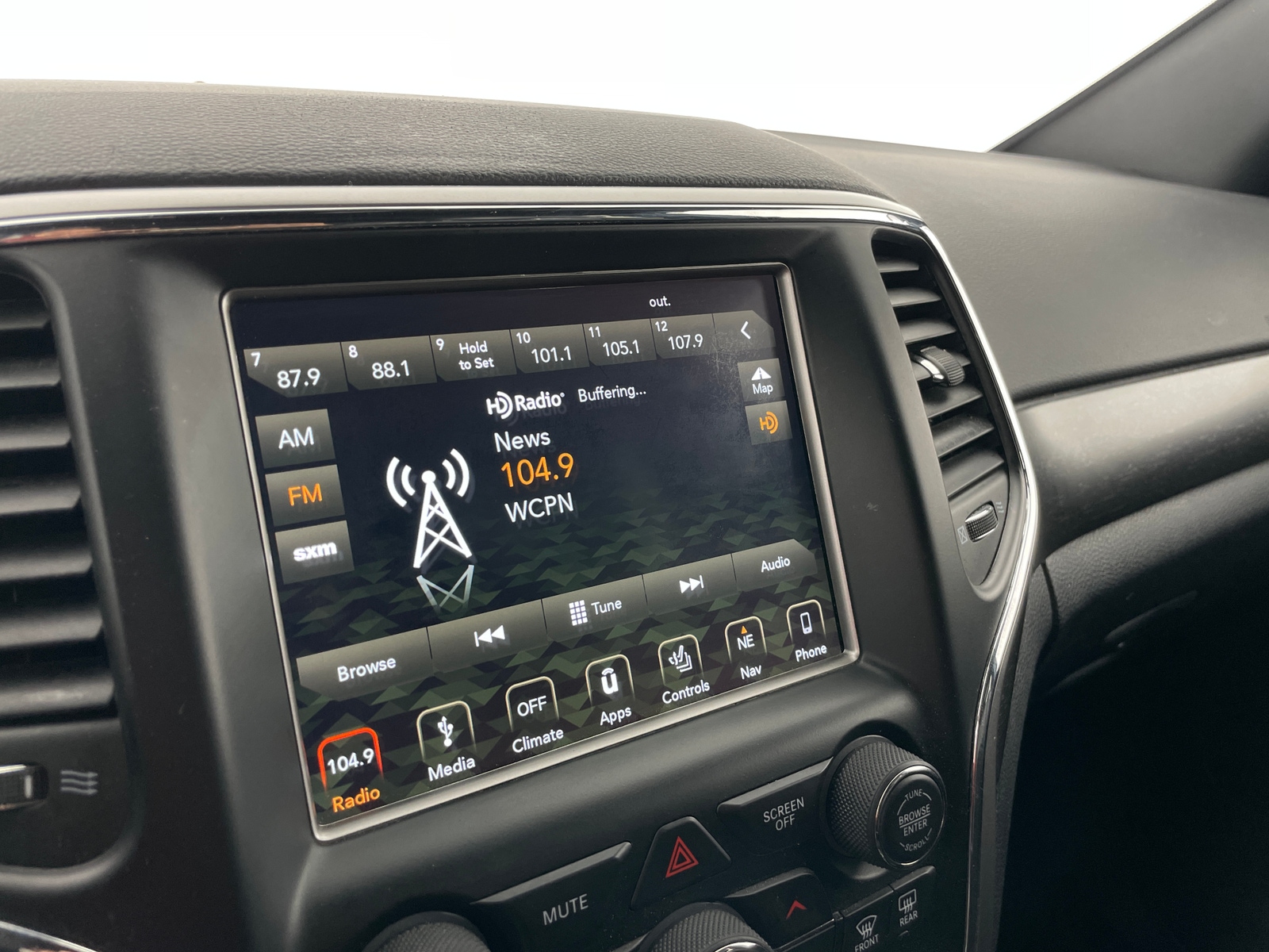 Thumbnail: 2018 Jeep Grand Cherokee - 3