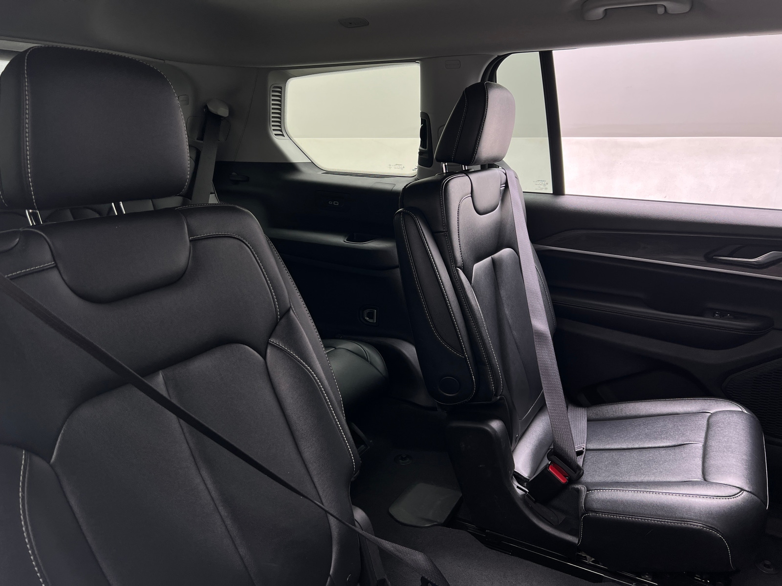 Thumbnail: 2023 Jeep Grand Cherokee L - 5