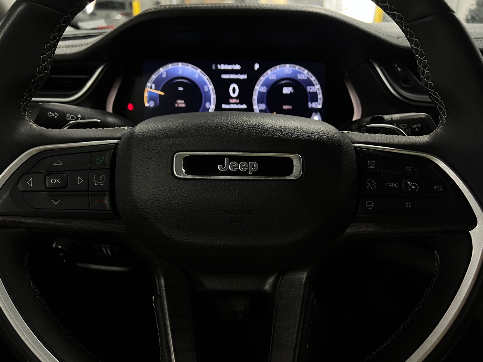 Thumbnail: 2023 Jeep Grand Cherokee L - 4