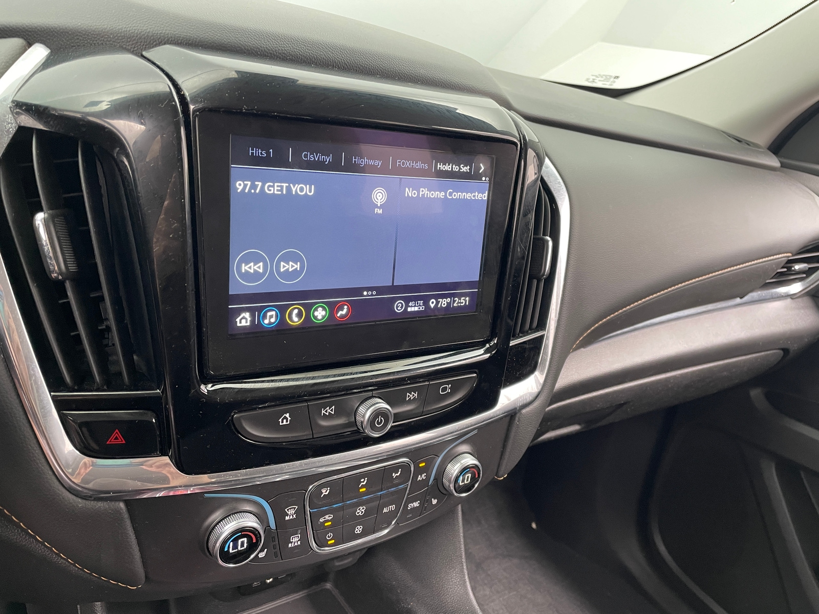 Thumbnail: 2021 Chevrolet Traverse - 3