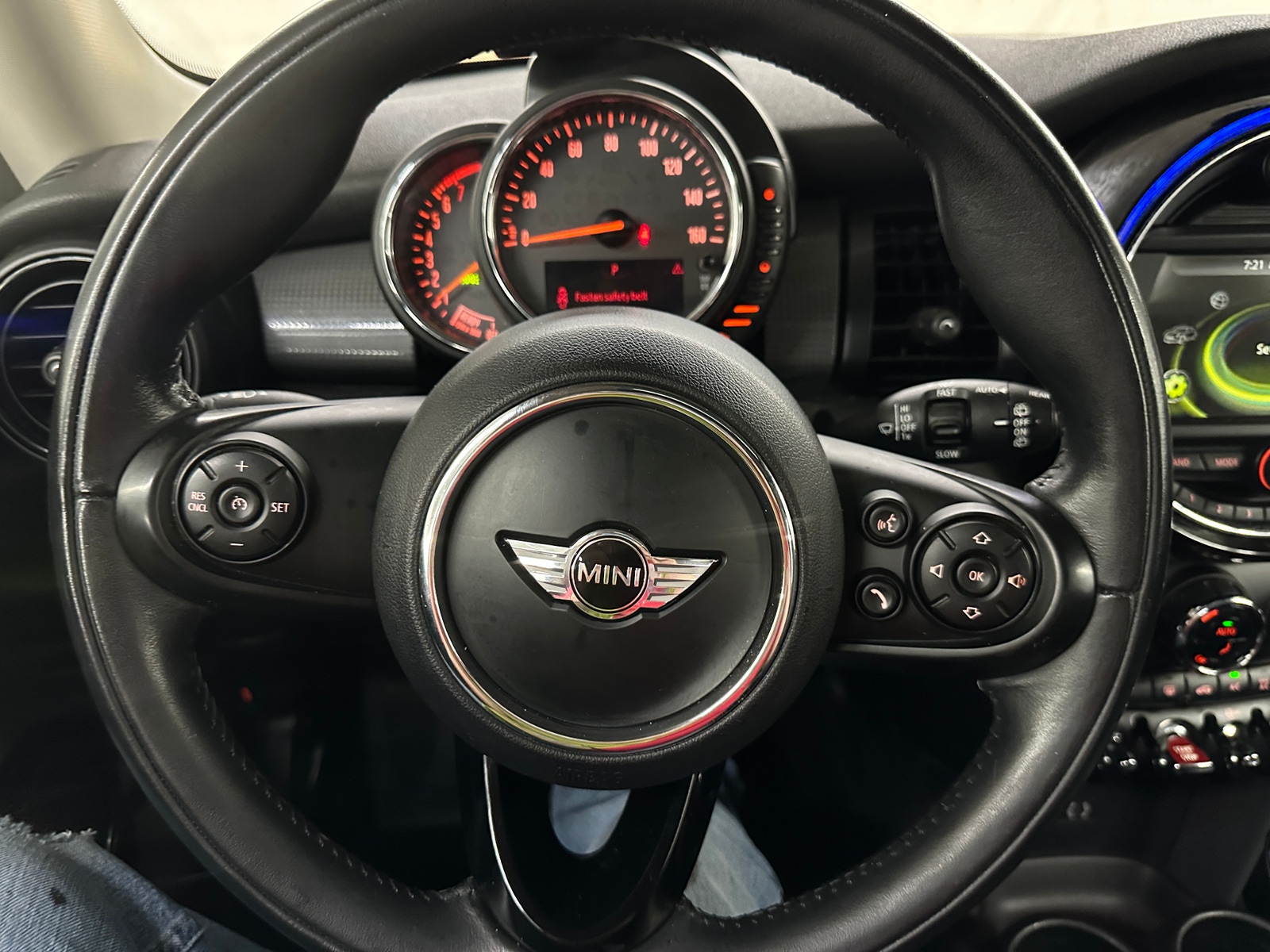 Thumbnail: 2017 MINI Cooper Hardtop - 4