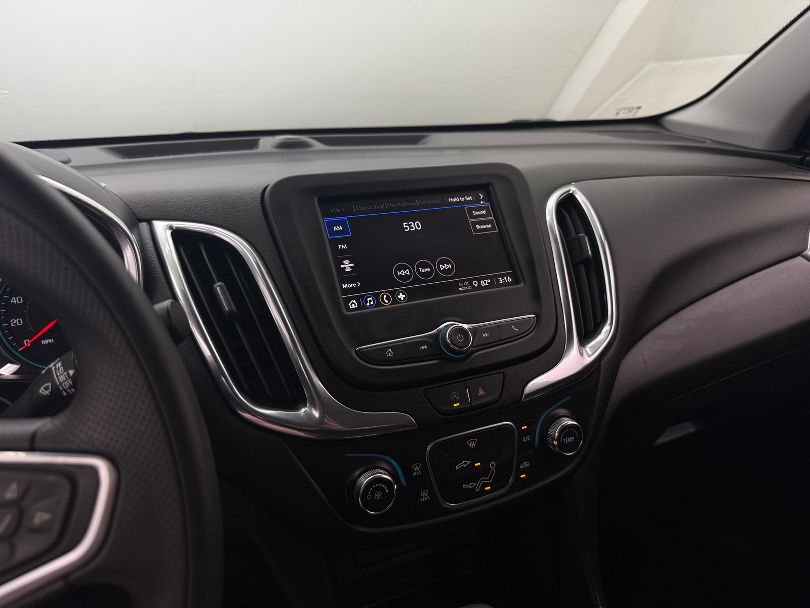 Thumbnail: 2023 Chevrolet Equinox - 4