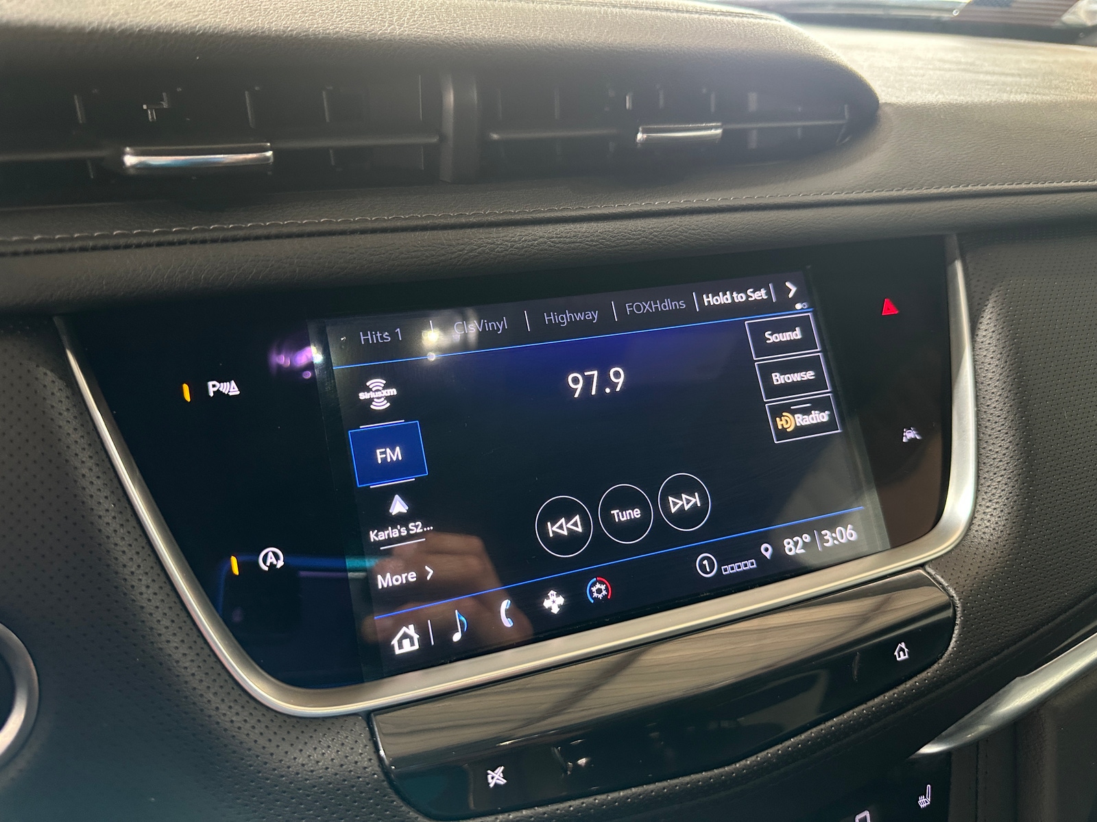 Thumbnail: 2023 Cadillac XT6 - 4