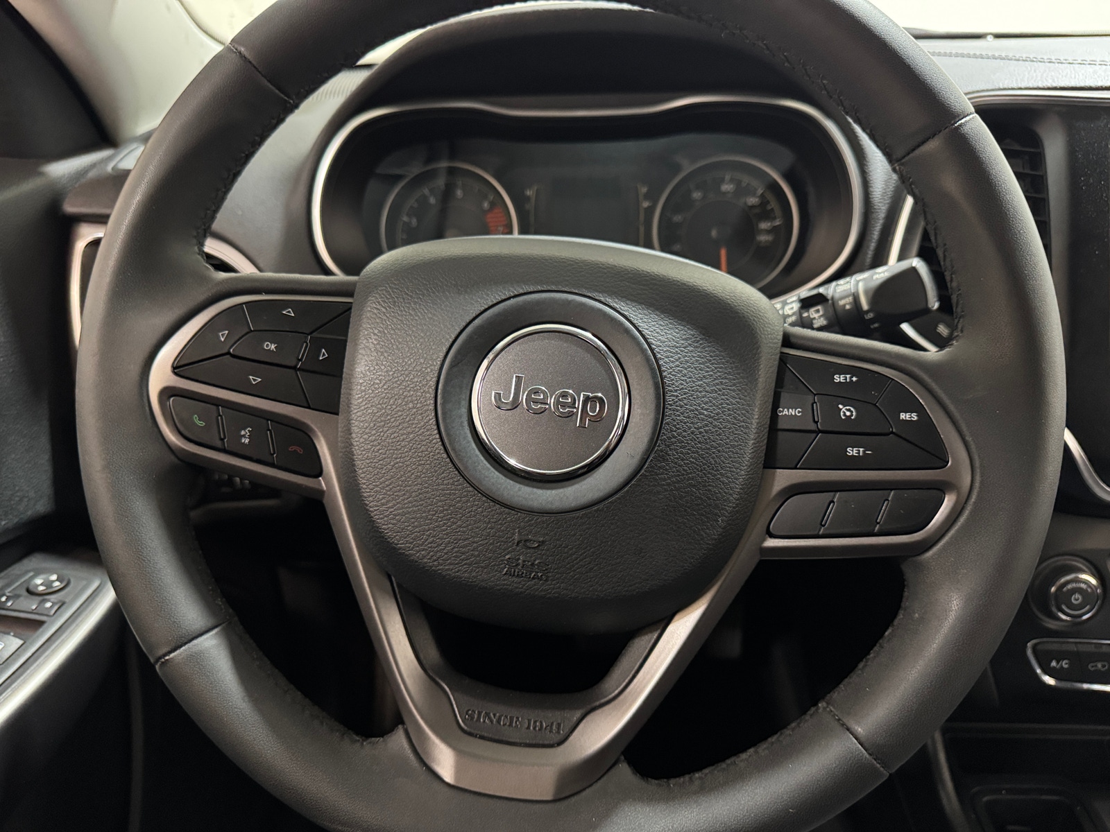 Thumbnail: 2020 Jeep Cherokee - 4