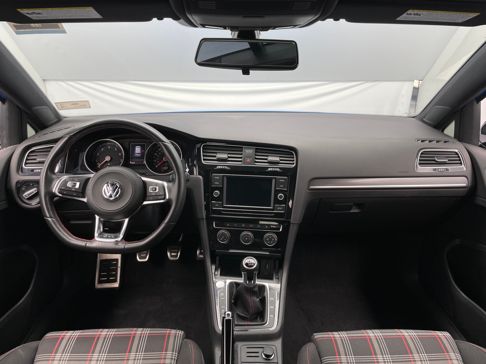 Thumbnail: 2019 Volkswagen Golf - 3