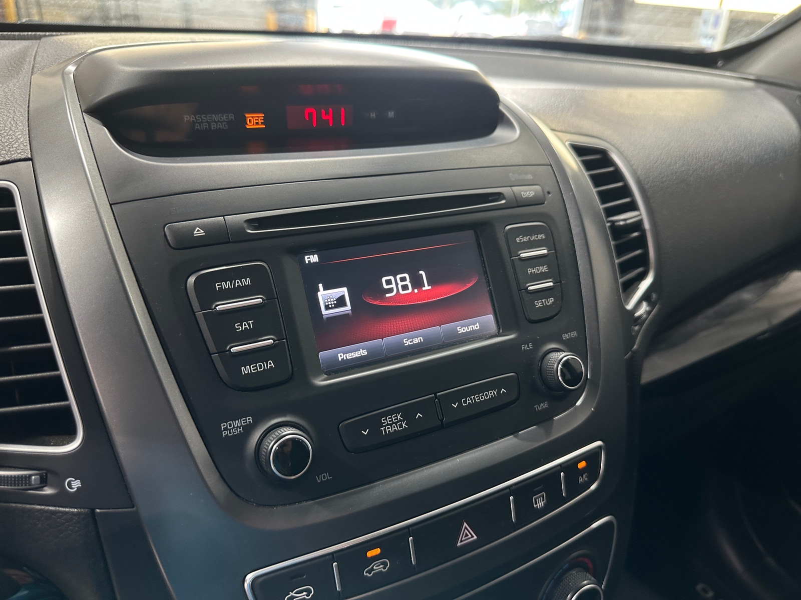 Thumbnail: 2014 Kia Sorento - 4