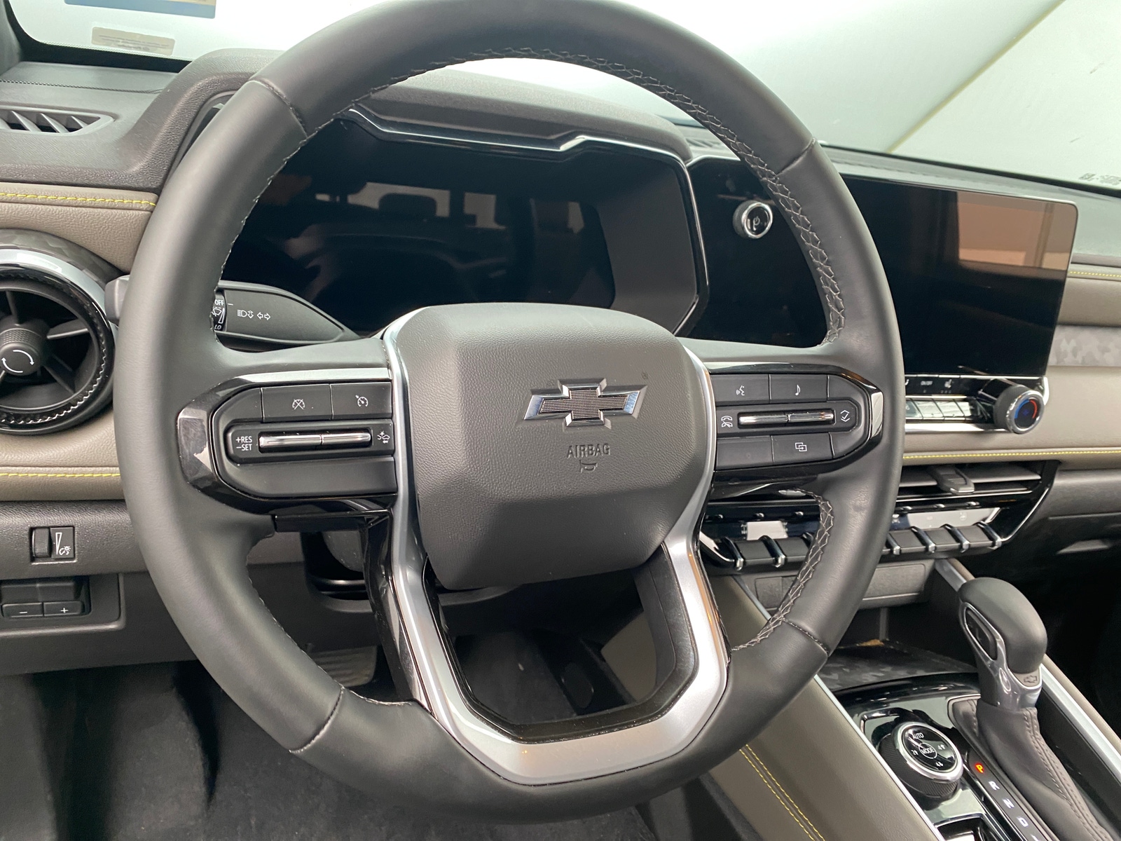 Thumbnail: 2024 Chevrolet Colorado - 5
