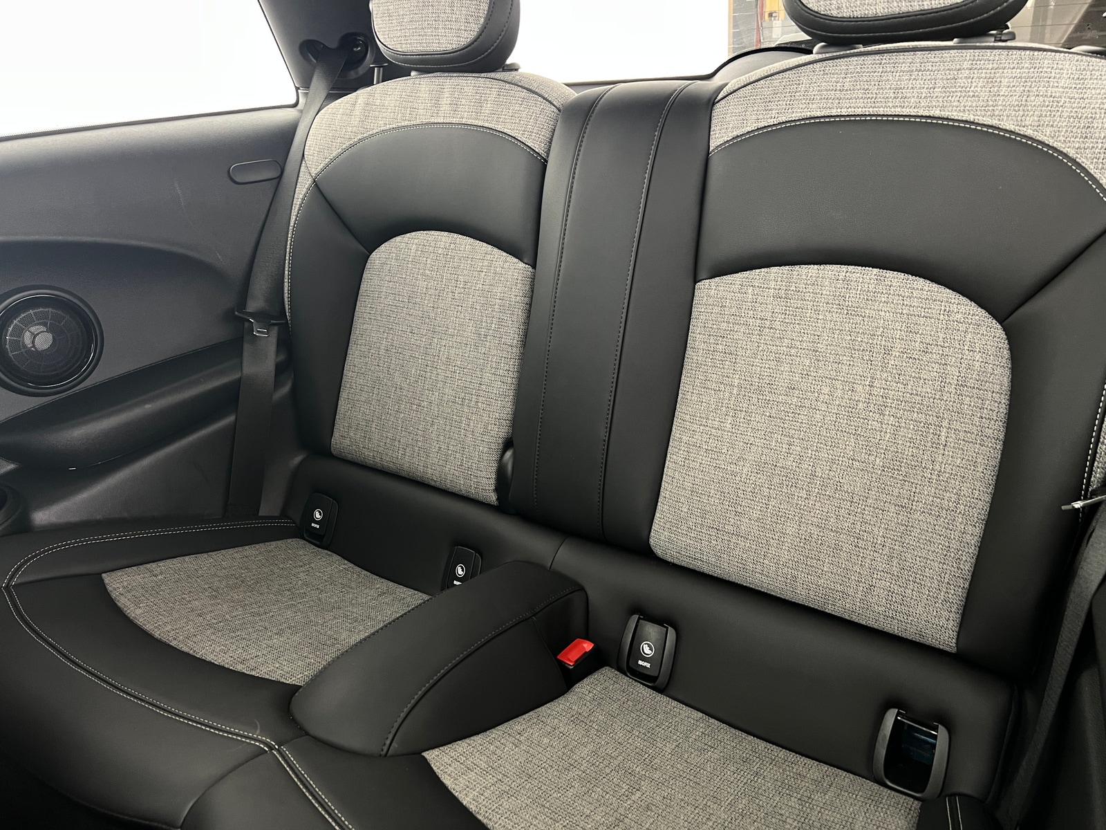 Thumbnail: 2022 MINI Cooper Hardtop - 5