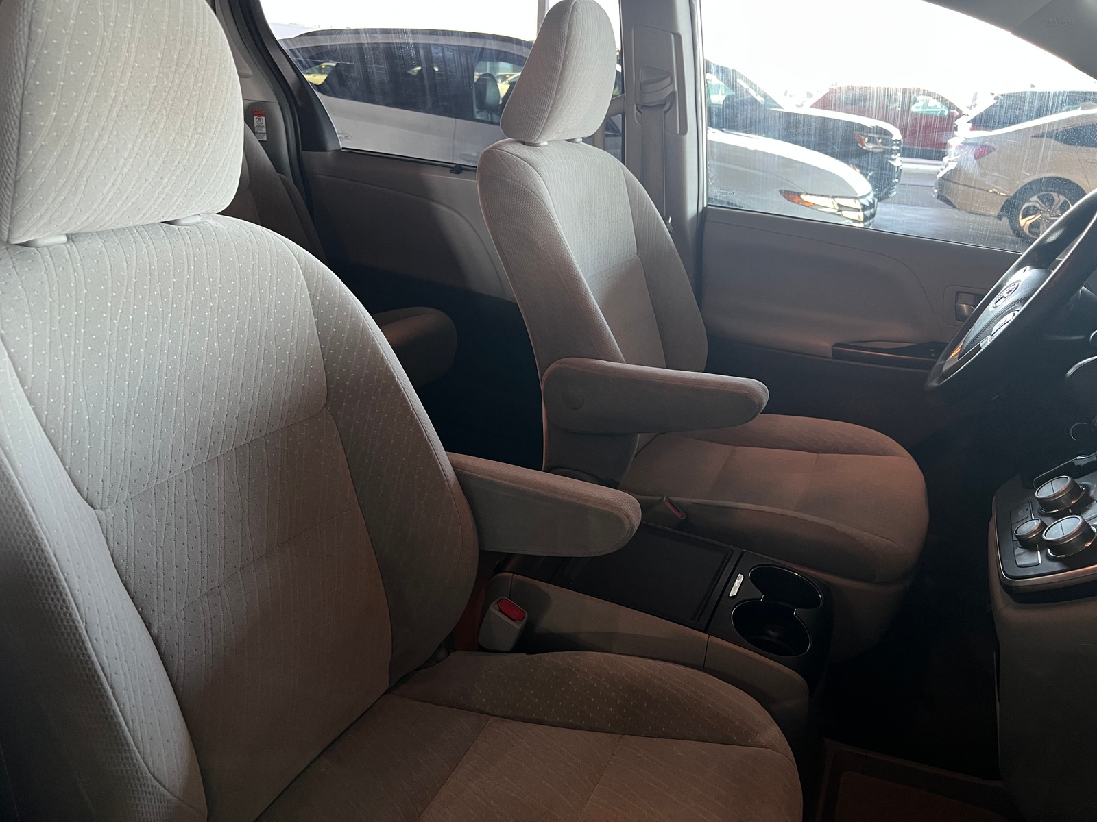 Thumbnail: 2019 Toyota Sienna - 2
