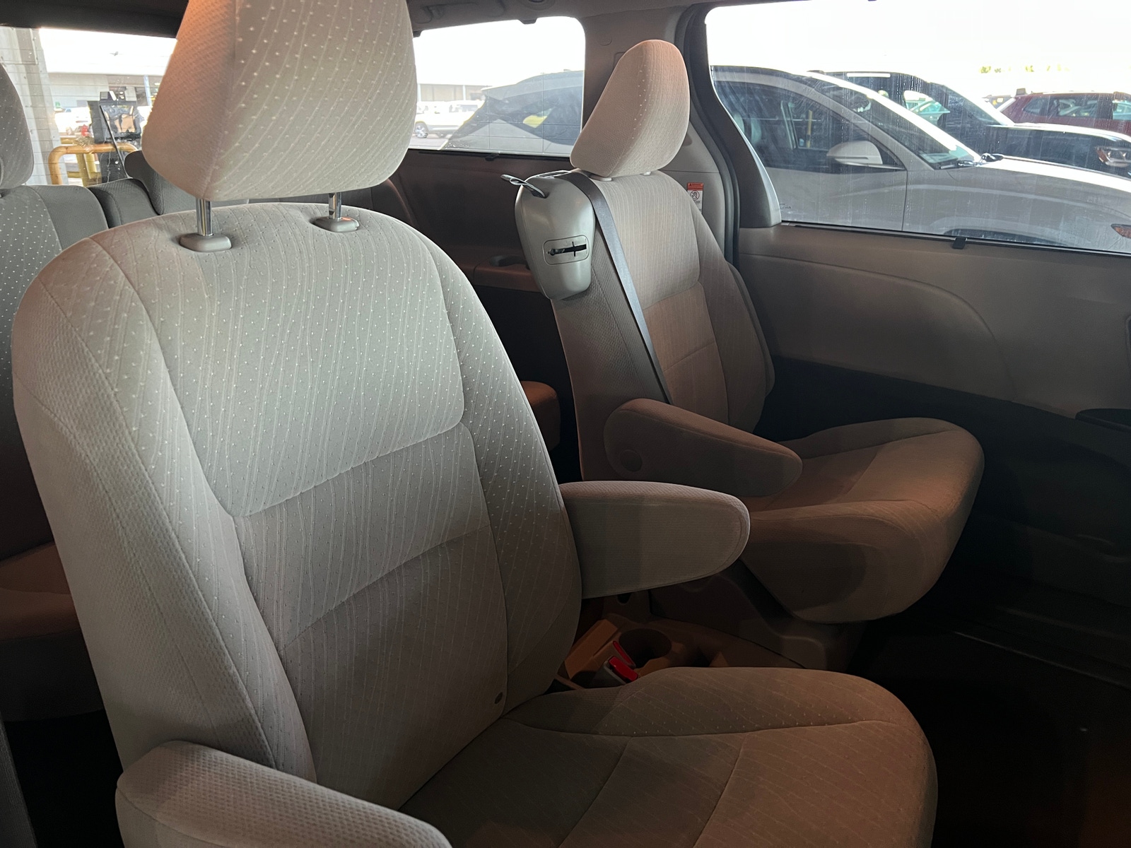 Thumbnail: 2019 Toyota Sienna - 6