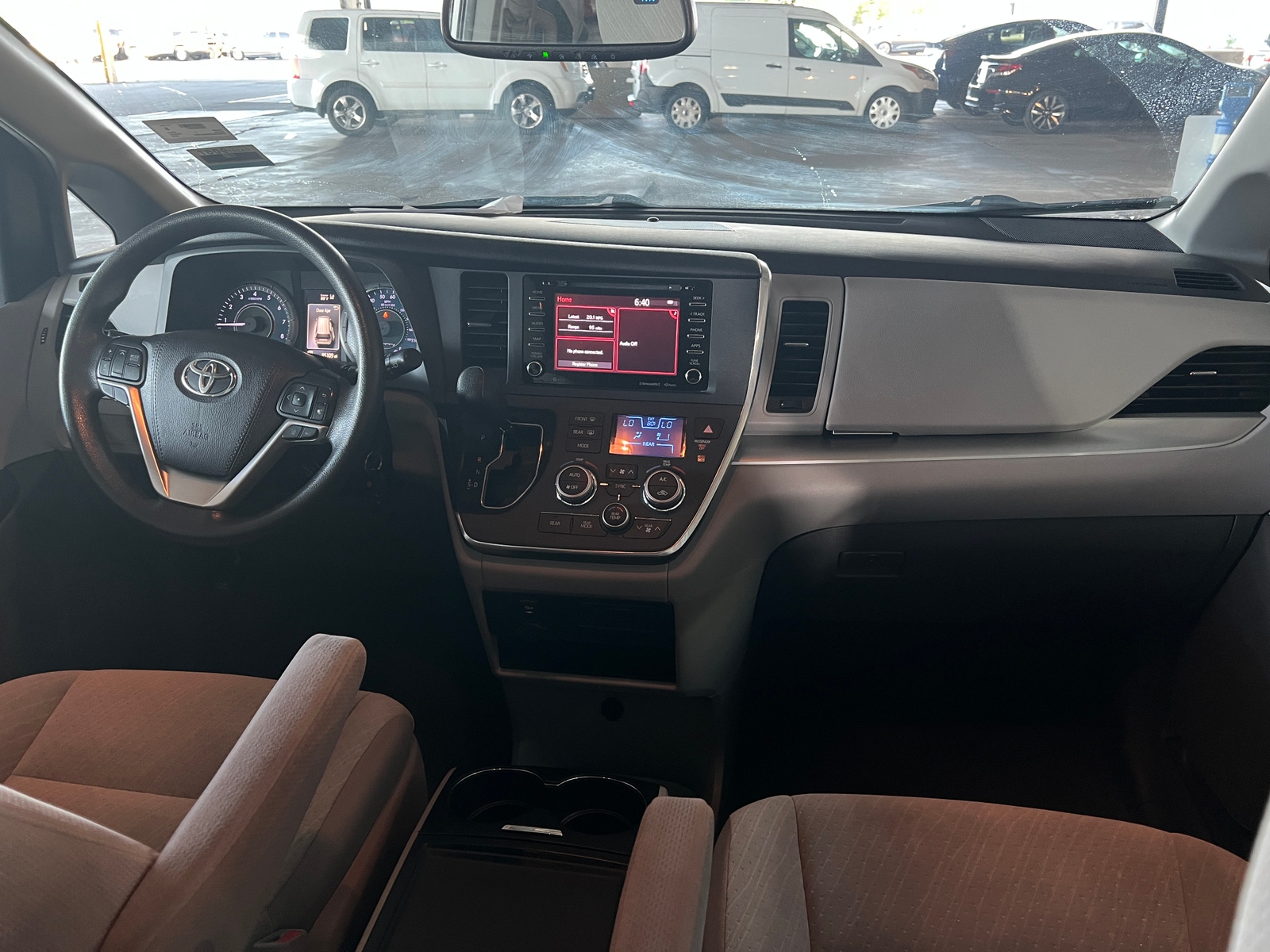 Thumbnail: 2019 Toyota Sienna - 3
