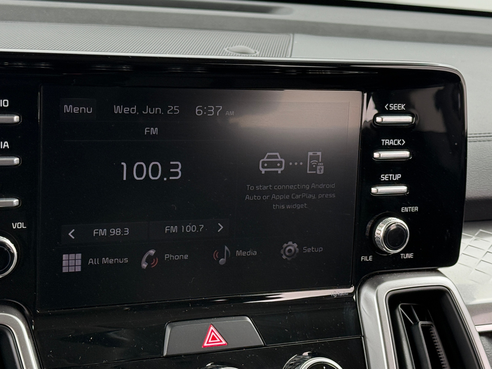 Thumbnail: 2023 Kia Sorento - 4