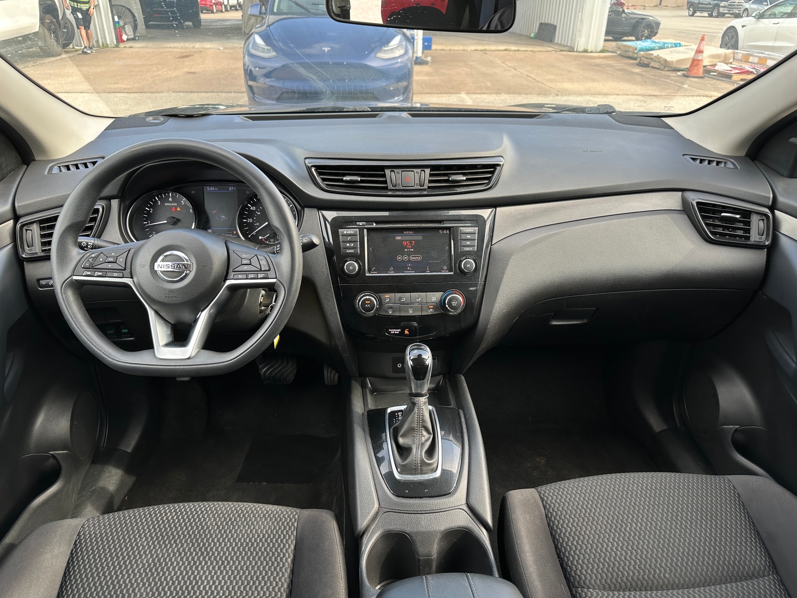 Thumbnail: 2020 Nissan Rogue Sport - 3