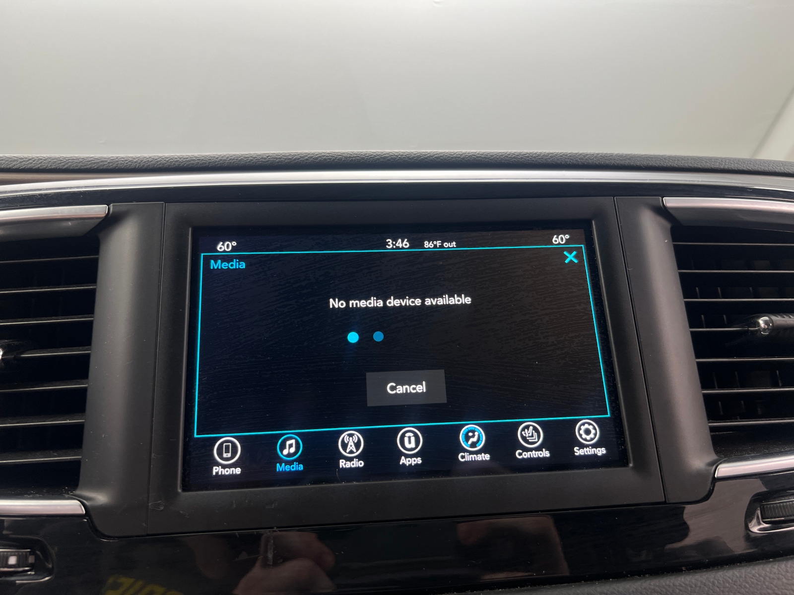 Thumbnail: 2018 Chrysler Pacifica - 3