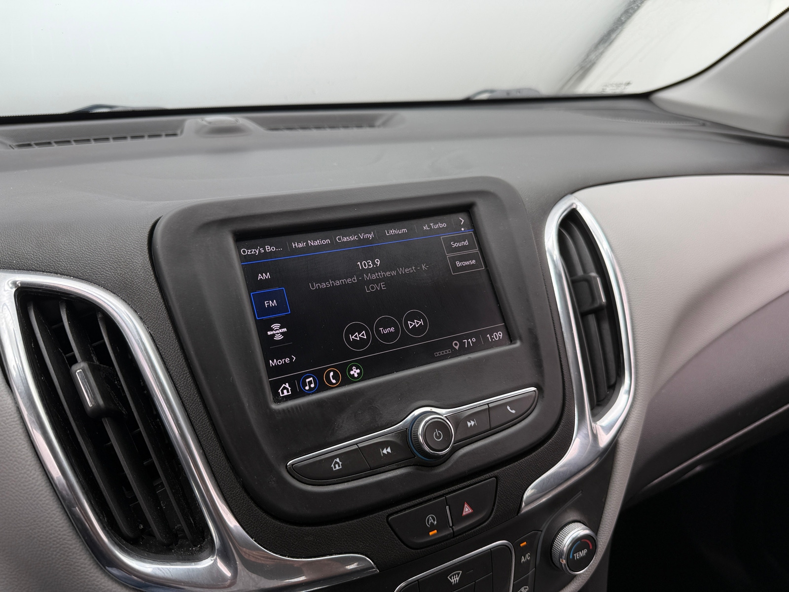 Thumbnail: 2022 Chevrolet Equinox - 4