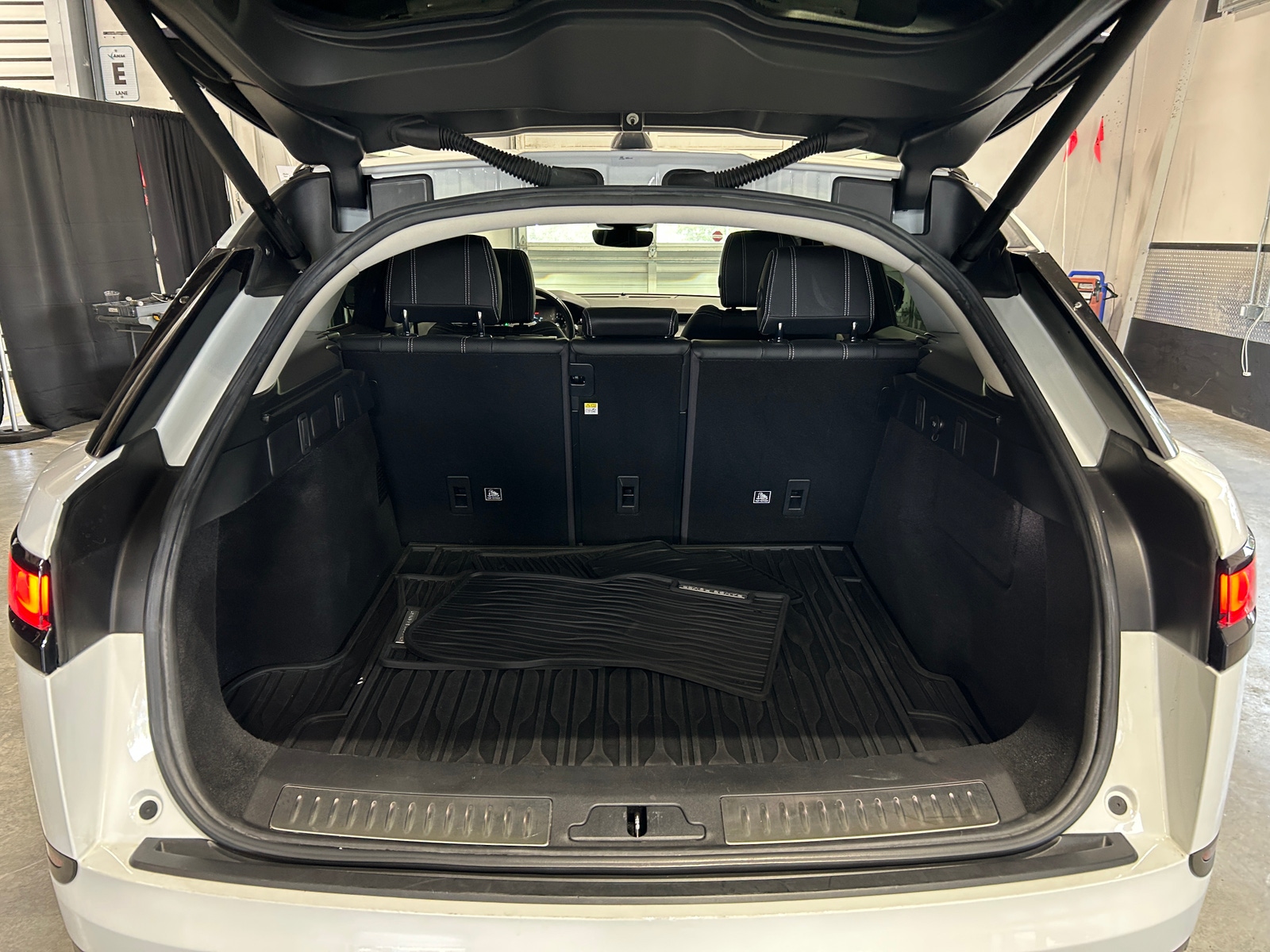 Thumbnail: 2019 Land Rover Range Rover Velar - 6