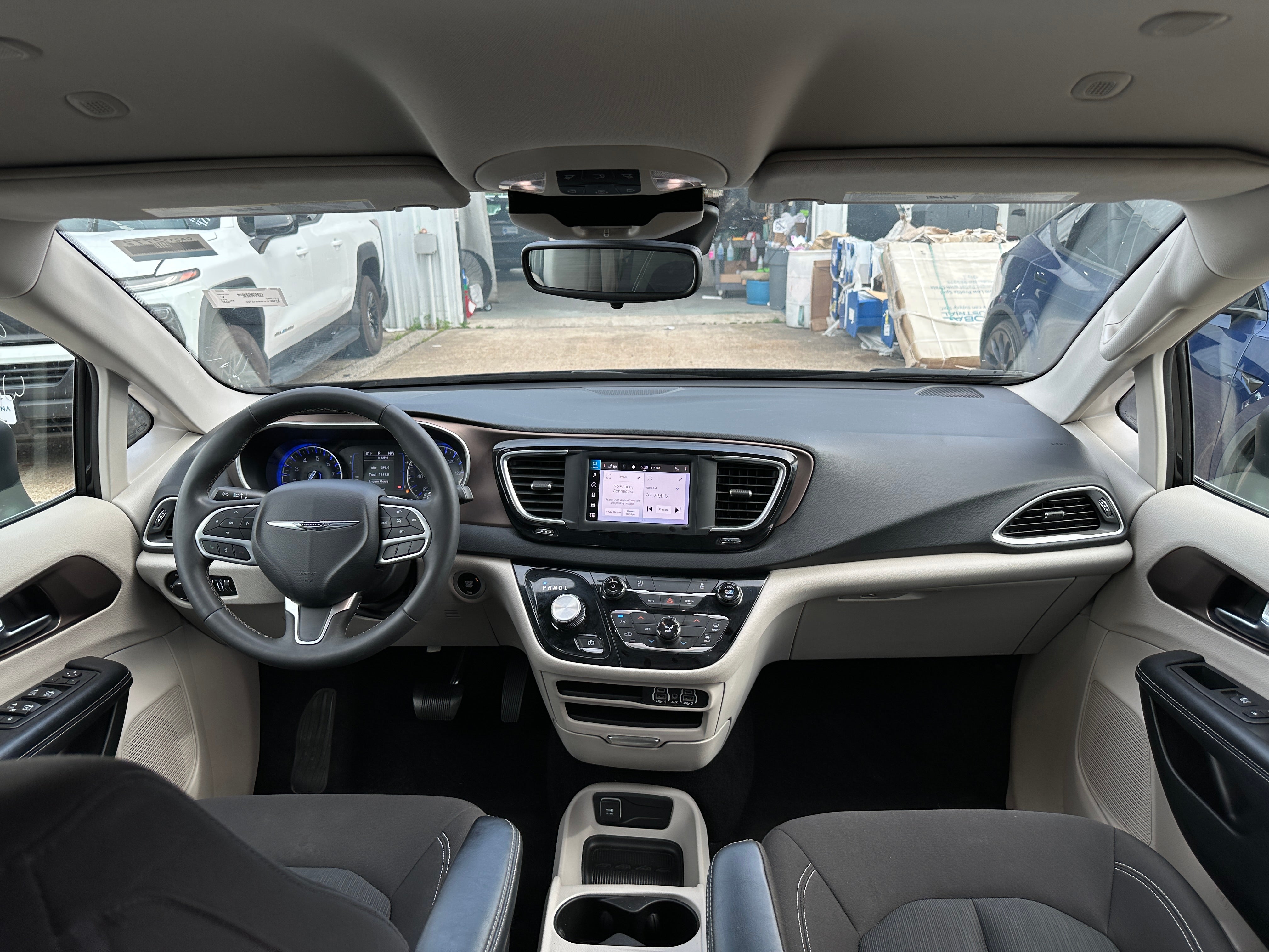 Thumbnail: 2023 Chrysler Voyager - 3