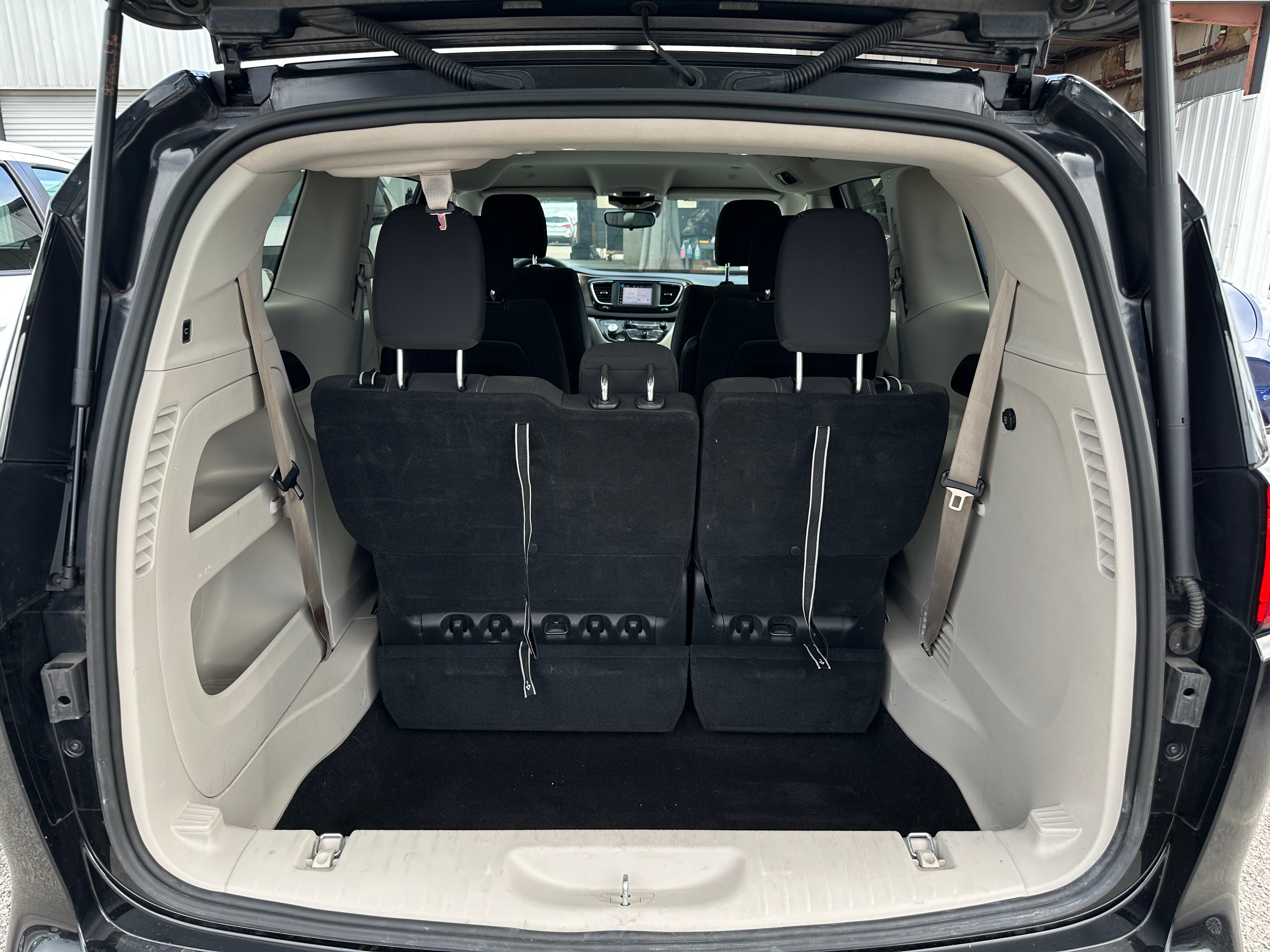 Thumbnail: 2023 Chrysler Voyager - 7