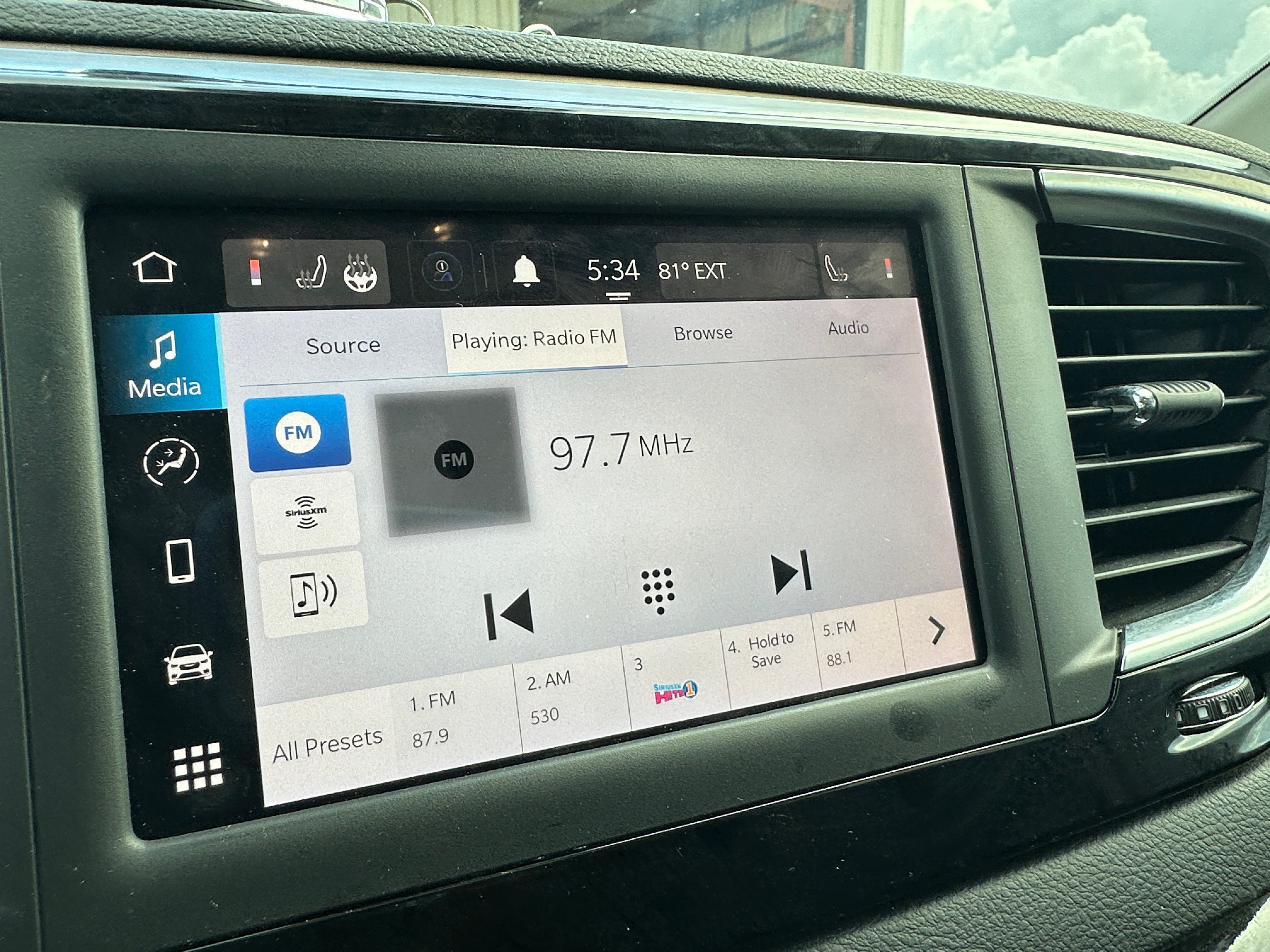 Thumbnail: 2023 Chrysler Voyager - 4